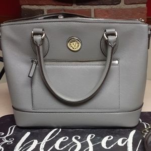 Selling another handbag!!😁